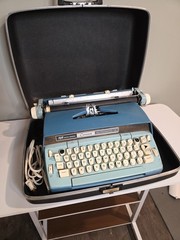 Smith Corona Coronet Automatic 12 Electric Typewriter Blue Vintage Case 1970s