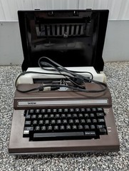 Vintage Brother Model 3800 Correct-O-Riter Electric Typewriter With Manual Brown