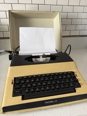 Royal Apollo 10 Portable Manual Vintage Metal Typewriter with Case