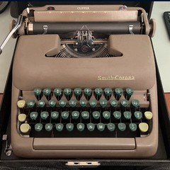 Smith-Corona Clipper Typewriter Portable With Black Case Vintage. Tested