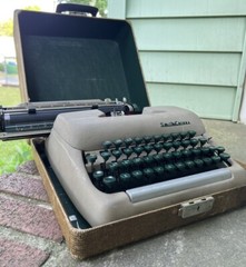 1956 Smith-Corona 5C Clipper Typewriter & Carrying Case (Vintage, 5C Series)