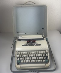 Vintage 1960s Olympia SM5 Portable Manual Typewriter & Case – W. Germany