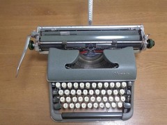 Olympia De Luxe SM3 Typewriter Fully Functional Vintage From Japan