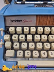 Brother Opus 885 Typewriter blue with case in excellent condition with case