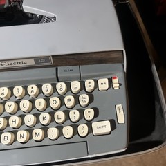 Smith-Corona Coronet Automatic 12 Electric Typewriter Blue w/ Case