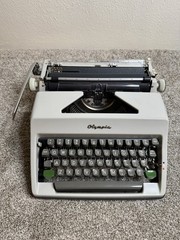 1966 Olympia SM8 Typewriter – Near Mint – Serviced – Senatorial No.71 Font