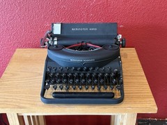 ANTIQUE REMINGTON PORTABLE NOISELESS TYPEWRITER C.1932