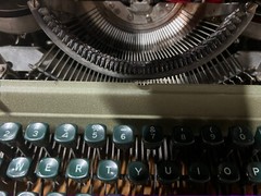 Vtg Remington Rand Quiet-Riter Typewriter w/ Case. FREE SHIPPING Miracle Tab