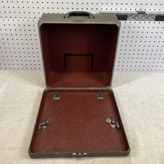 1950’s Underwood Finger Flite Champion Typewriter, Excellent Condition w/Case!