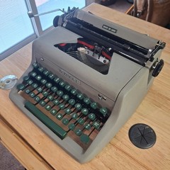 1955 Royal Quiet De Luxe Typewriter w/Case – Vid & Pics – Free Shipping – Nice!