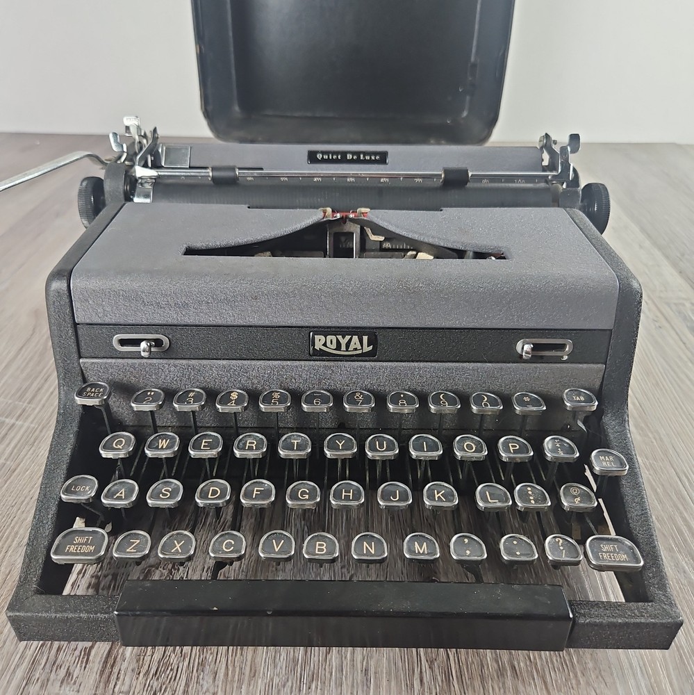 1948 Royal Quiet DeLuxe Portable Typewriter w Spanish Layout Grey w Case Vintage