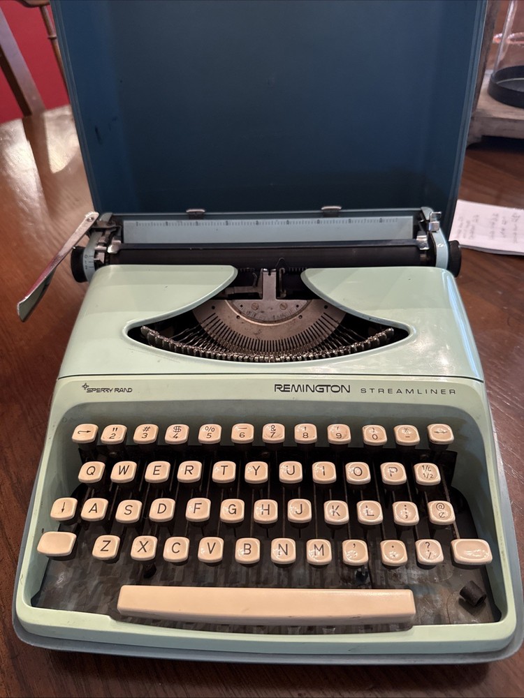 Vintage Remington Streamliner Sperry Rand Portable Manual Typewriter w/Case Aqua