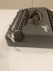EMPIRE ARISTOCRAT TYPEWRITER HERMES BABY MADE IN UK. SPANISH LAYOUT PICA.