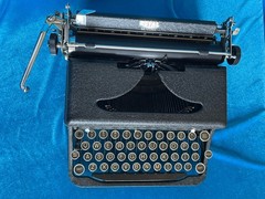Vintage 1937 Royal Deluxe Model O Portable Typewriter and Case WORKS