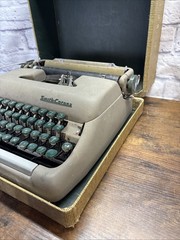 Vintage Smith-Corona Clipper Portable Typewriter Green Keys w/ Case Mid-Century