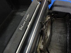 VINTAGE 1940 UNDERWOOD DELUXE LEADER PORTABLE TYPEWRITER, CASE, USER MANUAL