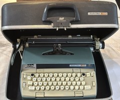 Smith Corona Electra 120 Portable Electric Typewriter w/ Case Needs Ribbon