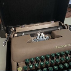 Smith-Corona Clipper Typewriter Portable With Black Case Vintage. Tested