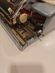 VOSS WUPPERTAL MODEL PRIVAT TYPEWRITER. GERMANY 1961. PICA FONT 12. SPANISH