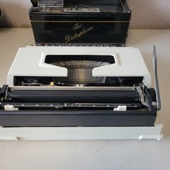 Rover 5000 Super Deluxe Typewriter With Case – with Japan YEN key! Vintage MCM