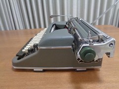 Olympia De Luxe SM3 Typewriter Fully Functional Vintage From Japan