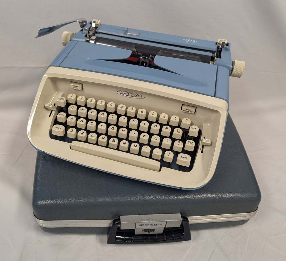 Vtg 1966 Royal Safari Working Baby Blue Portable Typewriter + OG Case – SERVICED