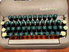 Vtg 1951 SMITH-CORONA Sterling 5A-Series Drab Brown/Green Deco Typewriter w/Case