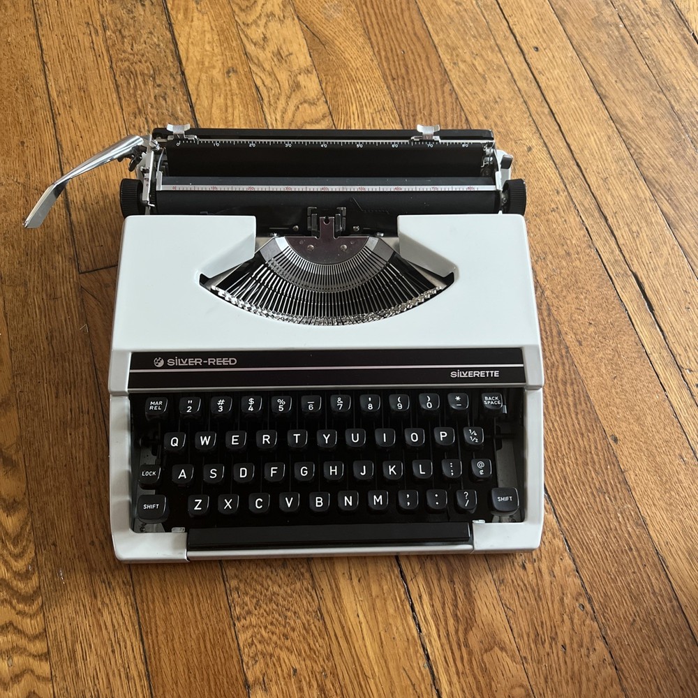 Vintage Silver Seiko Reed Silverette Portable Typewriter W/ Case