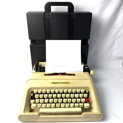 Olivetti Lettra 35 Portable Manual Typwriter Beige , Vintage with Case