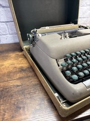 Vintage Smith-Corona Clipper Portable Typewriter Green Keys w/ Case Mid-Century