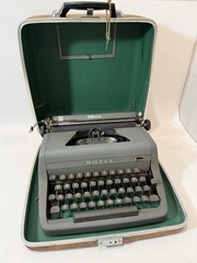 Royal Senior Companion Manual Portable Typewriter with Case 1954-1955