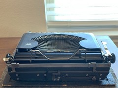 FREE SHIPPING! Continental 200 Ultra Portable German Typewriter w/ Case!