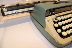 VTG 1966 SMITH CORONA SCM Classic 12 Portable Typewriter