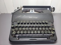 1947 4C Smith Corona Clipper Portable Typewriter w/ Original Case