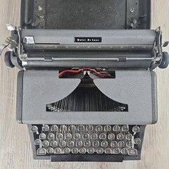1948 Royal Quiet DeLuxe Portable Typewriter w Spanish Layout Grey w Case Vintage