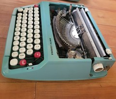 Portable 1960s Smith Corona CORSAIR DELUXE Typewriter Aqua Turquoise Keys Work