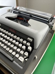 Royal Futura 800 Portable Manual Typewriter With Case And Pad 2 Tone Gray 1950s