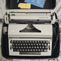 Vintage Adler Satellite 2001 Electric Typewriter Working With Carrying Case