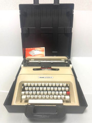 Olivetti Lettra 35 Portable Manual Typwriter Beige , Vintage with Case