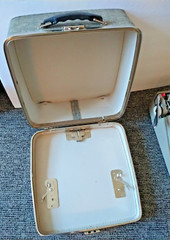 1960 Royal Heritage Magic Margin Portable Manual Typewriter & Case Tan Beige USA