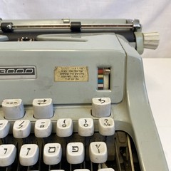 Hermes 3000 Typewriter Seafoam Green – Untested/For Parts – HEBREW Language