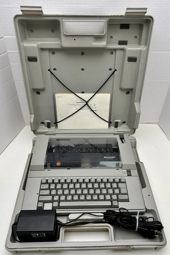 Sharp PA-3250 Electronic TypeWriter 12w Portable With Case Works