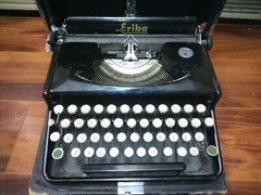 1930s Seidel & Naumann Erika 5 Typewriter Italy – Italian Keys. Box. Works