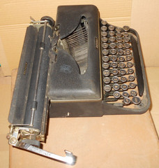 Small Royal Varsity Model D Manual Portable Typewriter With Case Vintage 1941