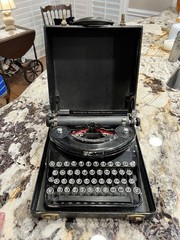 vintage 1930S Remington noiseless portable Typewriter With Case ￼￼