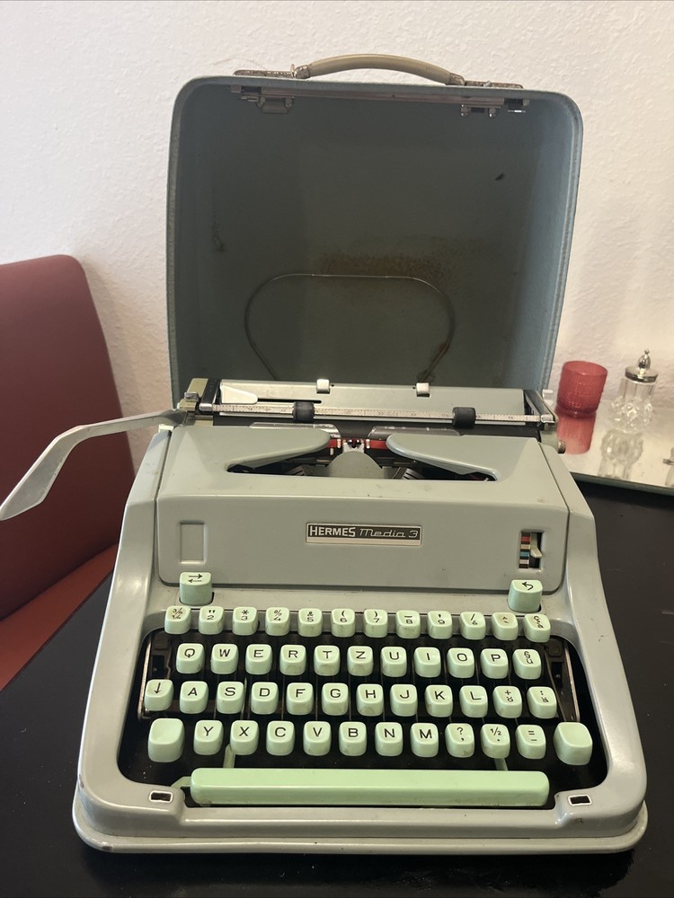 Vintage RARE 1961 SEA FOAM GREEN Hermes 3000 Typewriter w/Case Brush & Key Works