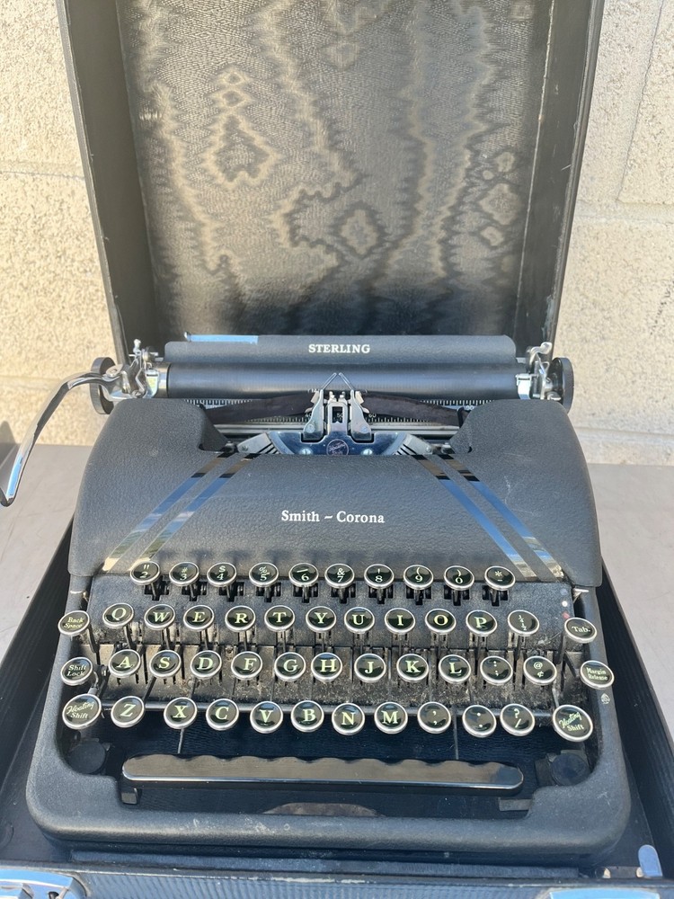 Rare black vtg ​1947 Smith Corona Sterling Typewriter Floating Shift Case Tested