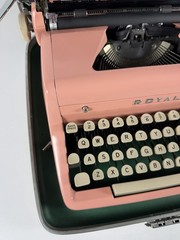 Rare! Original 1957 Vintage PINK Royal Quiet DeLuxe Portable Typewriter w/ Case