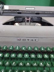 Vintage 1953 Royal Quiet De Luxe Deluxe Portable Typewriter Green Gray Hard Case
