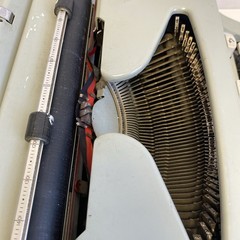 Hermes 3000 Typewriter Seafoam Green – Untested/For Parts – HEBREW Language